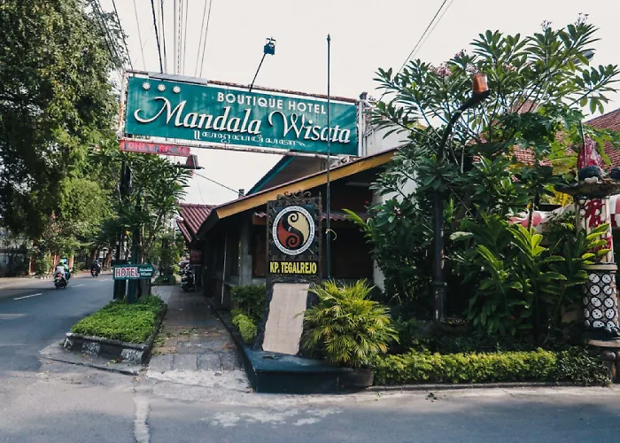 RedDoorz Plus @ Purwosari Surakarta 