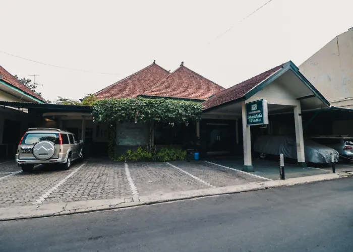 RedDoorz Plus @ Purwosari Surakarta 